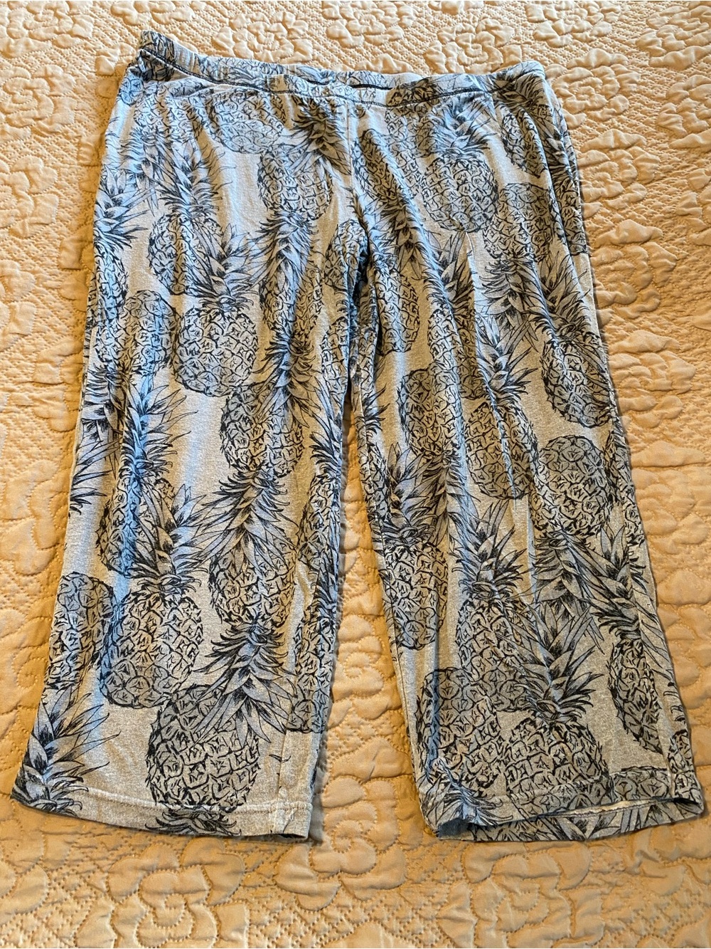Secret Treasures Gray Pineapple Lounge Pants